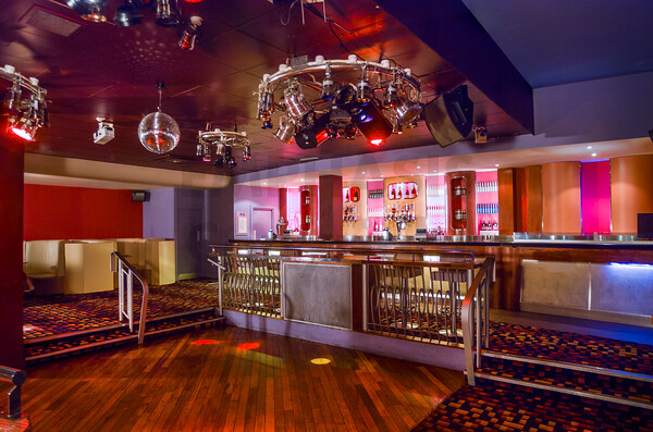 8M994582 
 Envy Nightclub - Camberley, uk
Copyright - Richard Southall 
 Keywords: Camberley, Copyright, Envy, Nightclub, Richard, Southall, dance, emphasis, floor, late, leisure, luminar, night, photographer, photography, uk, venue