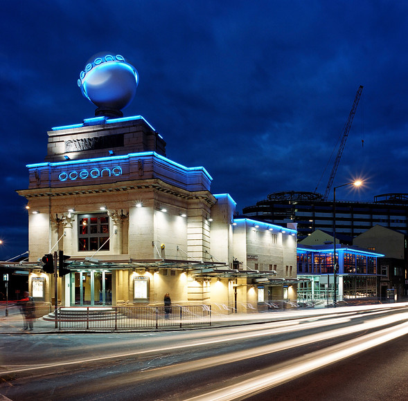 oceana leeds22140005 
 Oceana - Leeds
Copyright - Richard Southall 
 Keywords: luminar, leisure, deltic, oceana, leeds, frontage, nightclub, dusk, night,